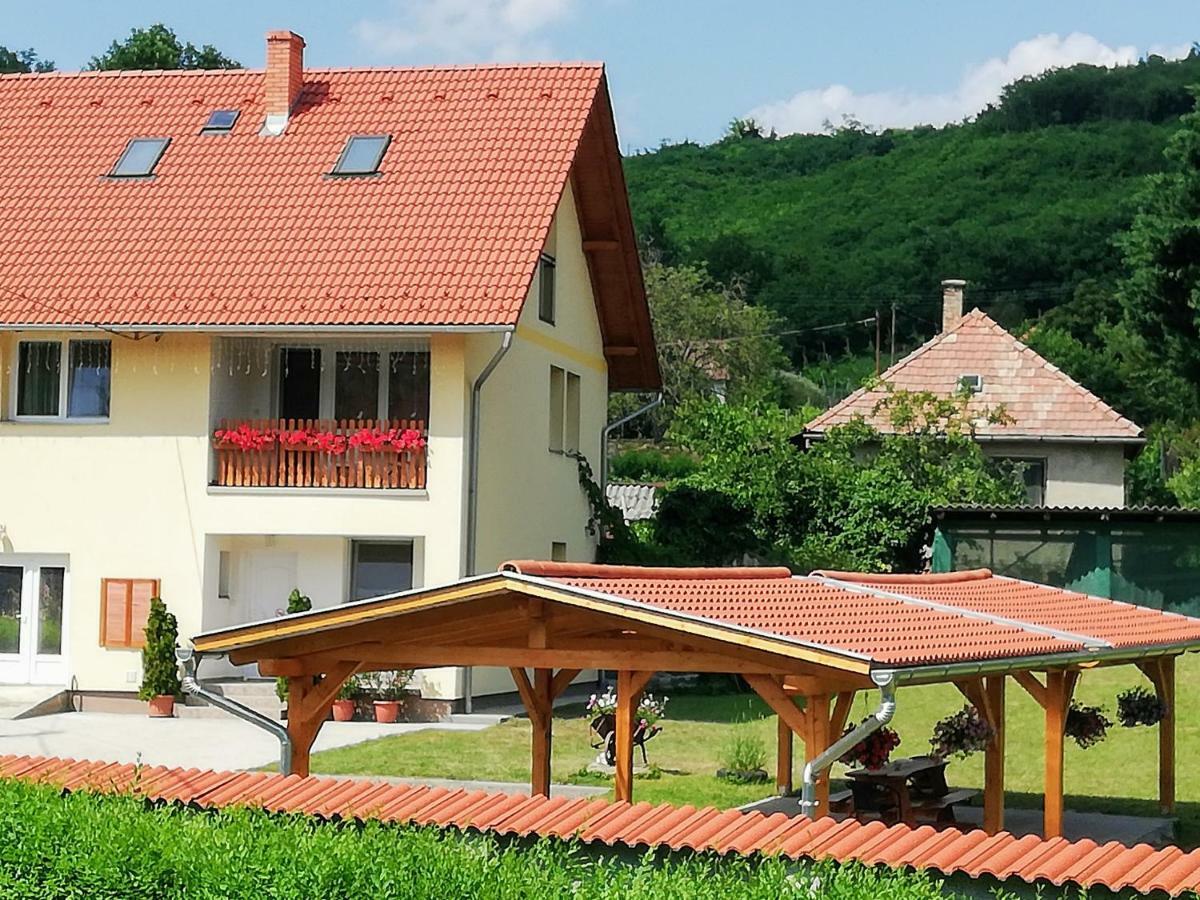 Lotuszvirag Vendeghaz Hotel Szekszard Exterior photo