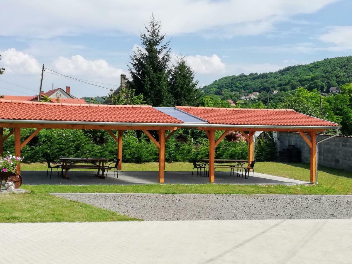 Lotuszvirag Vendeghaz Hotel Szekszard Exterior photo