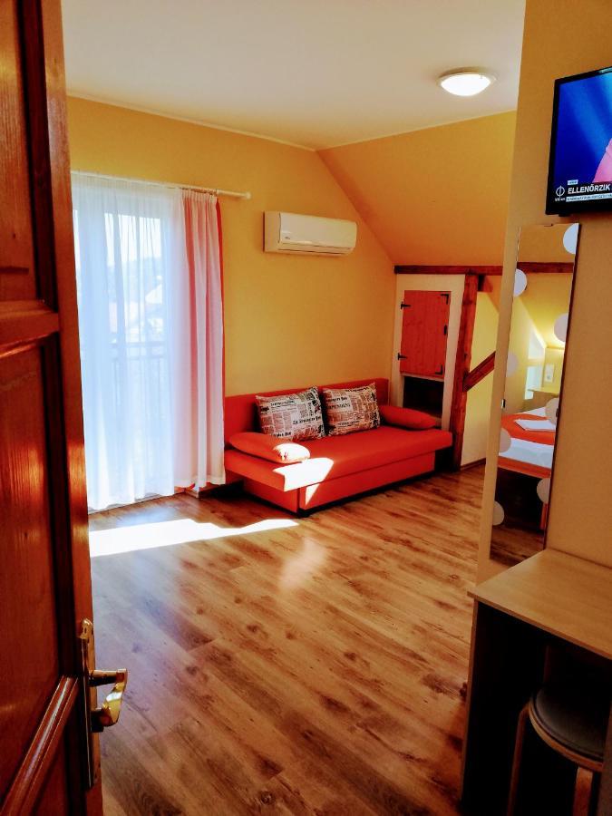 Lotuszvirag Vendeghaz Hotel Szekszard Exterior photo