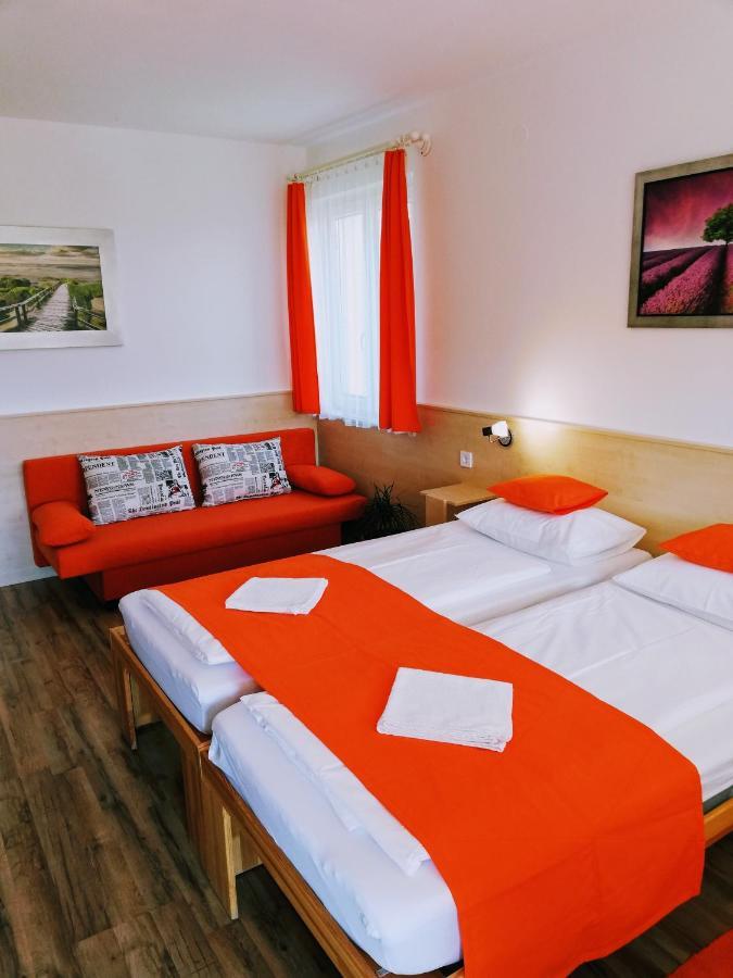 Lotuszvirag Vendeghaz Hotel Szekszard Exterior photo